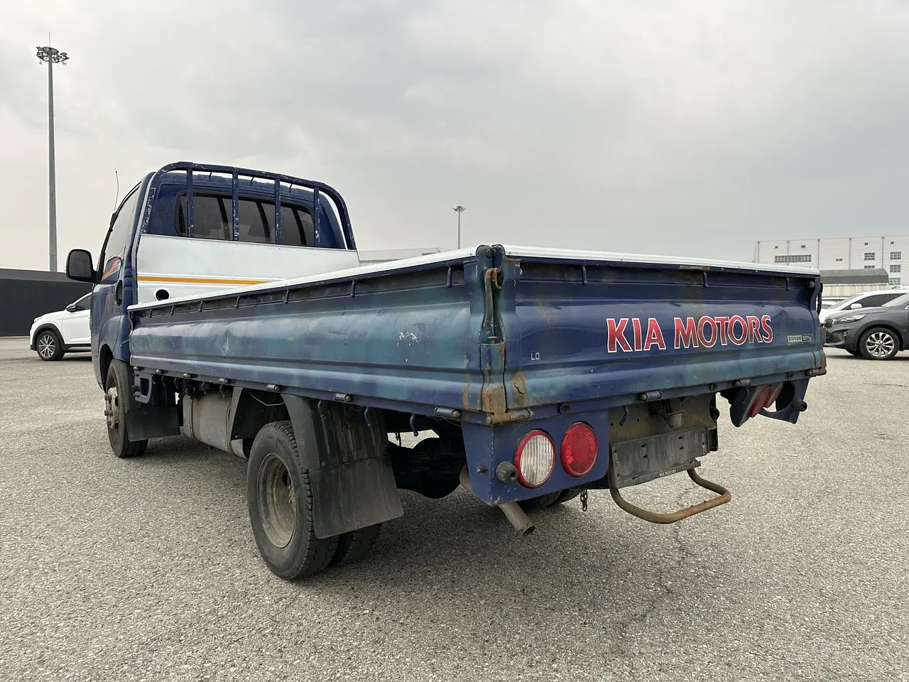 KIA BONGO 2018 / 1.2TON / KINGCAB / MECANICA CAJA 6TA / 2WD 10