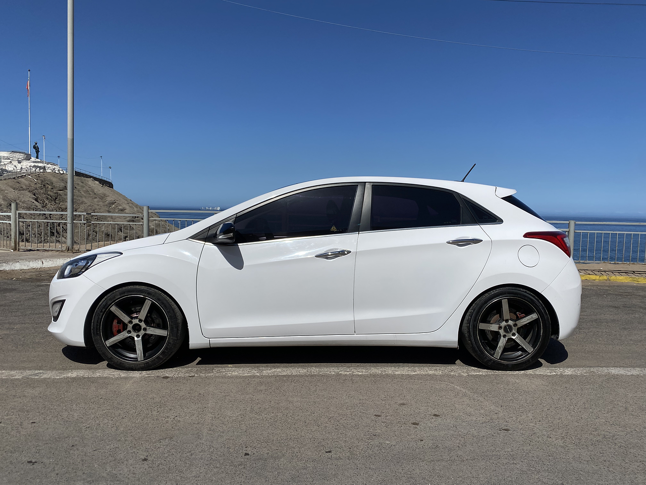 HYUNDAI i30 2014 / SMART KEY / DIESEL 1.6 / SUNROOF  8