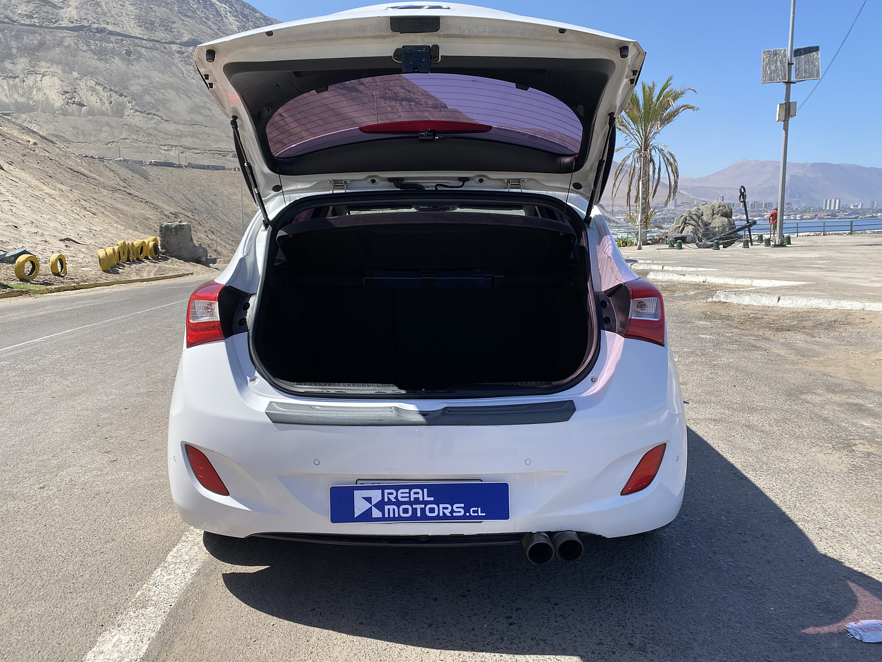 HYUNDAI i30 2014 / SMART KEY / DIESEL 1.6 / SUNROOF  9