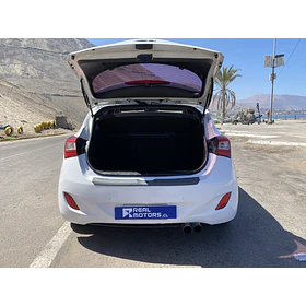 Hyundai I30 — foto 9 de 16