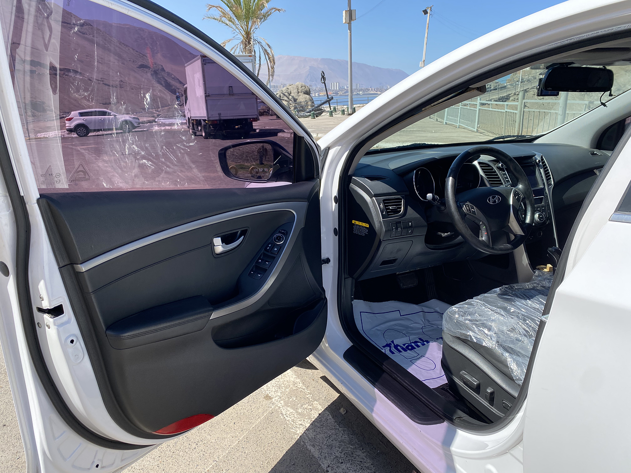 HYUNDAI i30 2014 / SMART KEY / DIESEL 1.6 / SUNROOF  10