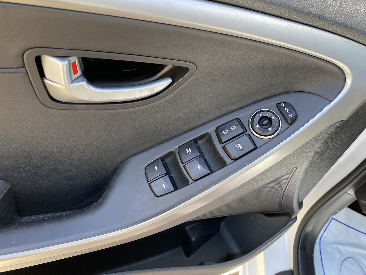 HYUNDAI i30 2014 / SMART KEY / DIESEL 1.6 / SUNROOF  11