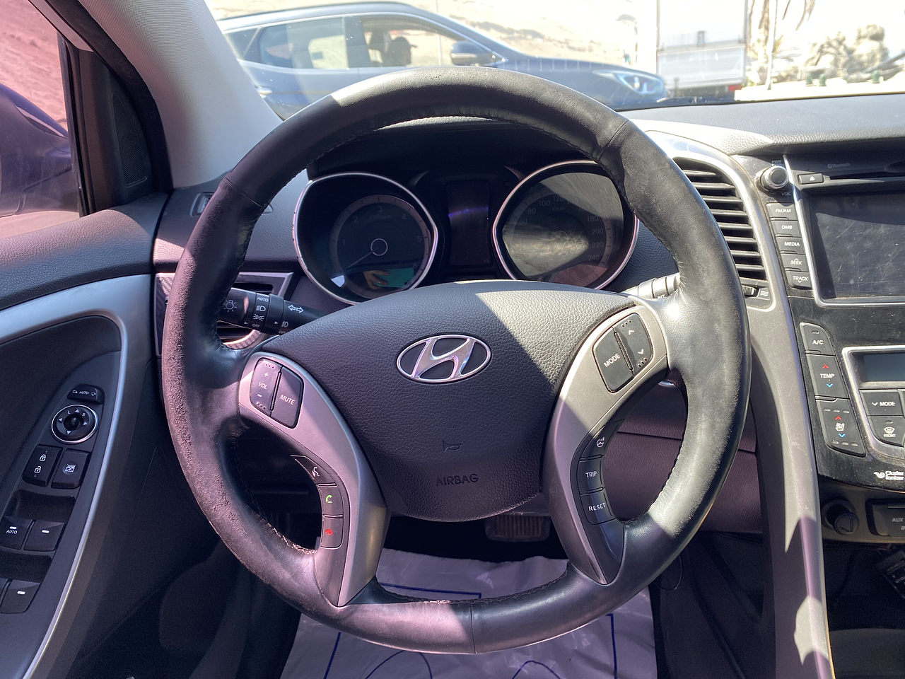 HYUNDAI i30 2014 / SMART KEY / DIESEL 1.6 / SUNROOF  15