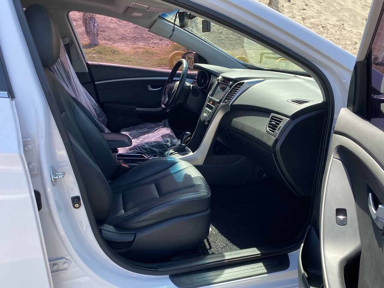 HYUNDAI i30 2014 / SMART KEY / DIESEL 1.6 / SUNROOF  22