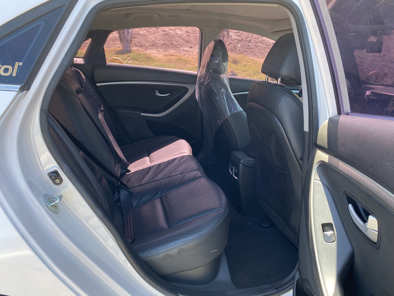 HYUNDAI i30 2014 / SMART KEY / DIESEL 1.6 / SUNROOF  26