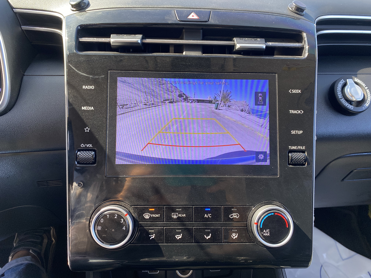  HYUNDAI TUCSON 2022 / AUTOMÁTICA  / DIESEL 2.0 / 2WD / PANTALLA 17