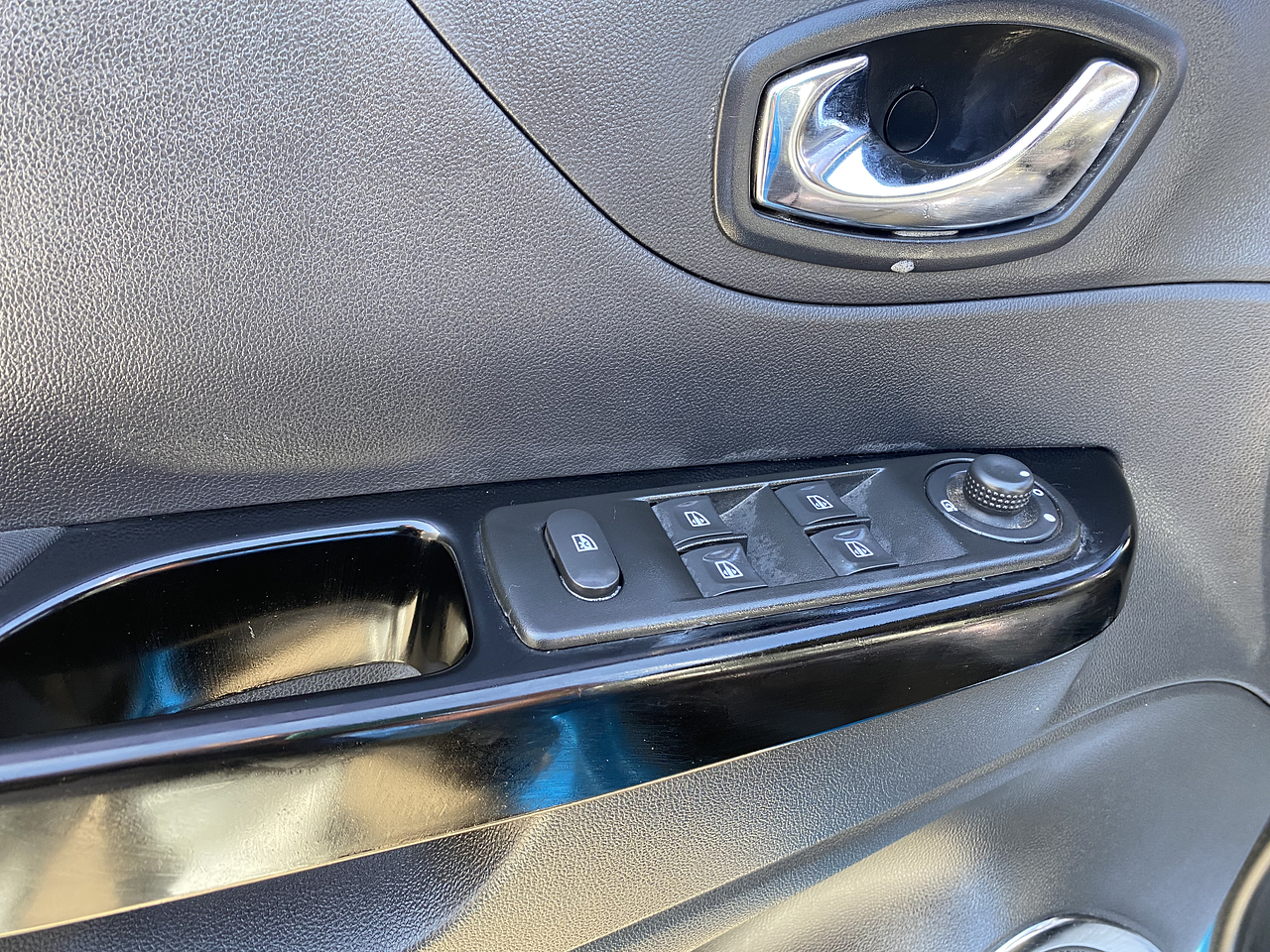 SAMSUNG QM3 (RENAULT CAPTUR) 2017 / DIESEL  10