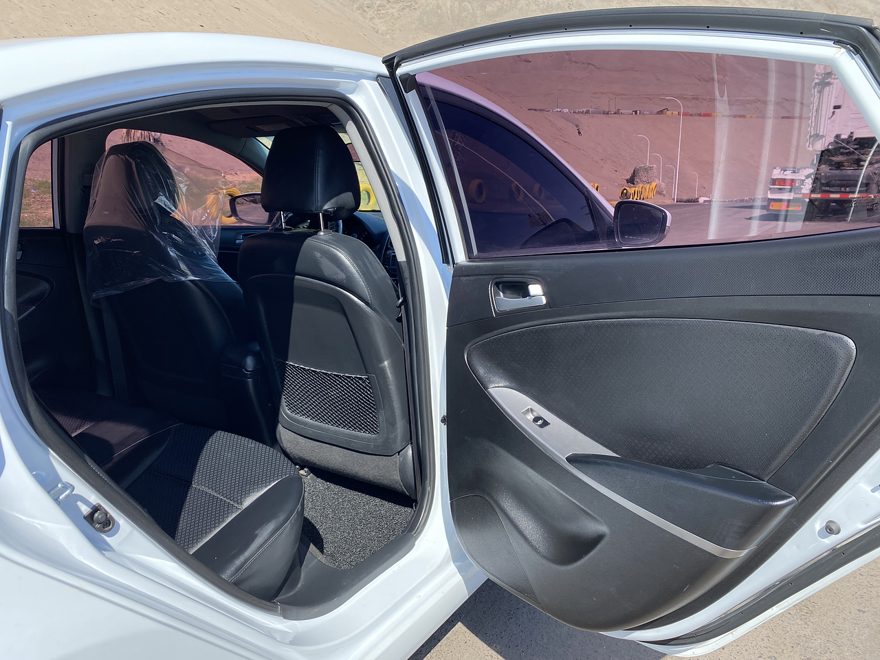 HYUNDAI ACCENT SEDAN 2017 / DIESEL 1.6 VGT  18