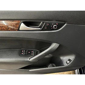 Volkswagen Passat — foto 10 de 16