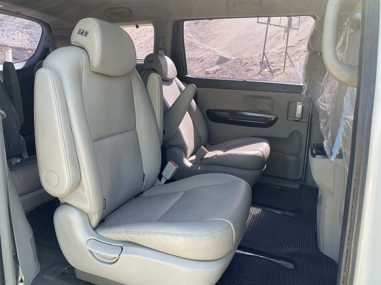 KIA ALL NEW CARNIVAL 2016 / 9PASAJEROS / DIESEL / PUERTA ELECTRICA 21