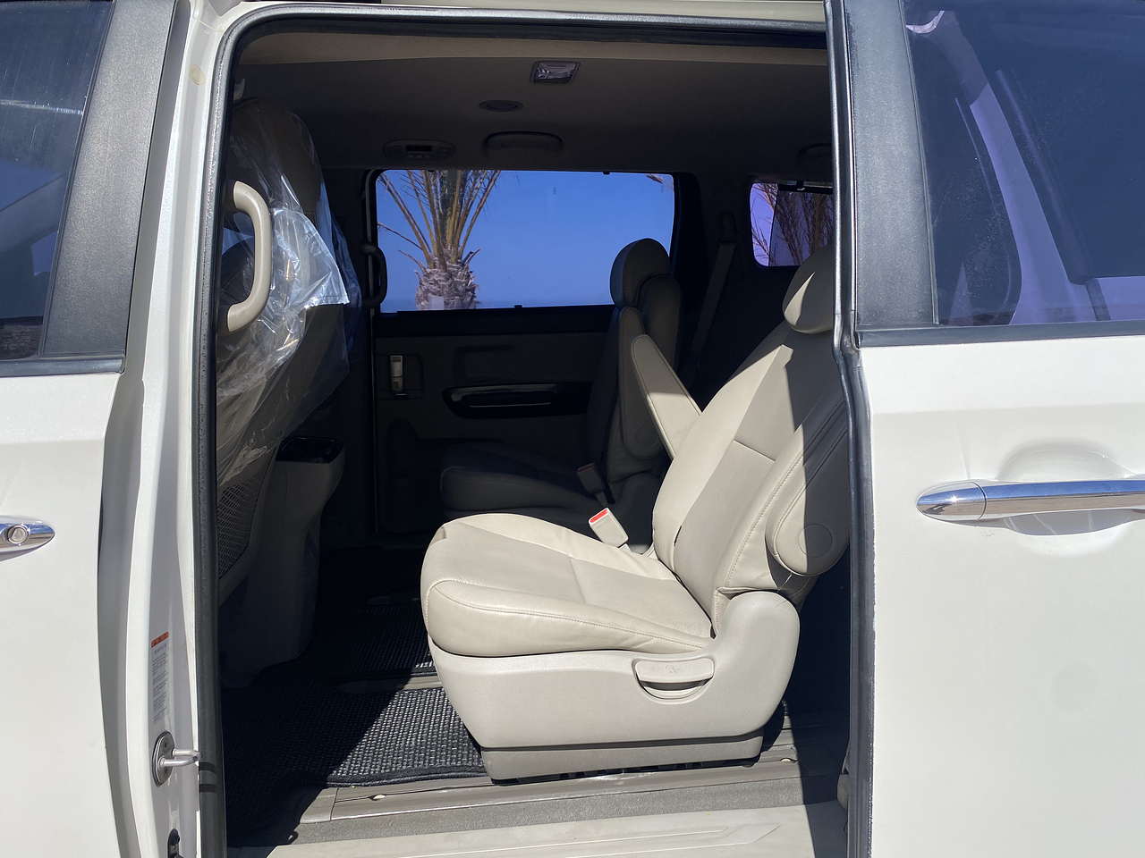 KIA ALL NEW CARNIVAL 2016 / 9PASAJEROS / DIESEL / PUERTA ELECTRICA 22