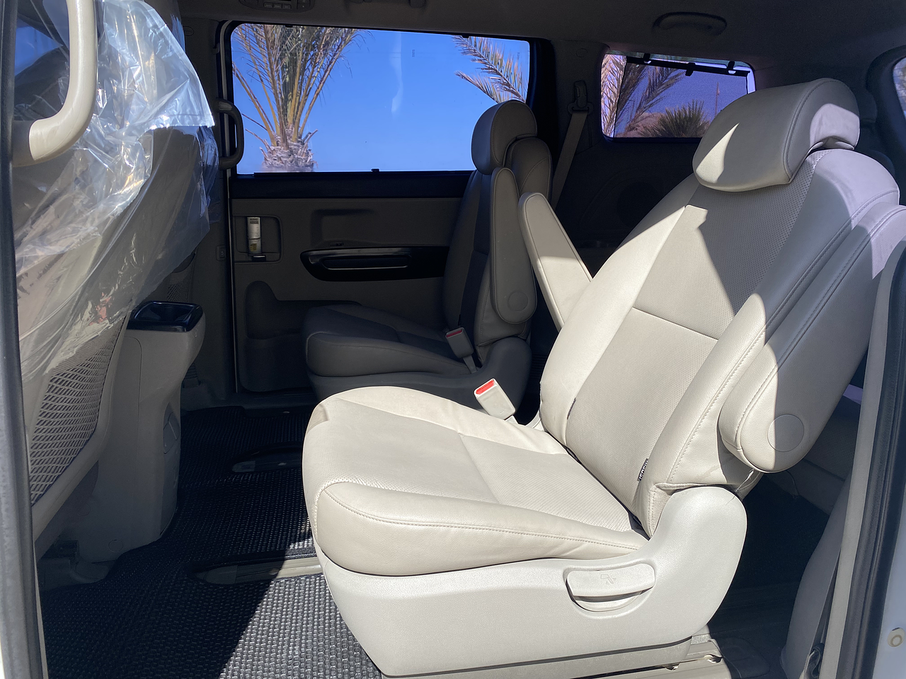 KIA ALL NEW CARNIVAL 2016 / 9PASAJEROS / DIESEL / PUERTA ELECTRICA 23