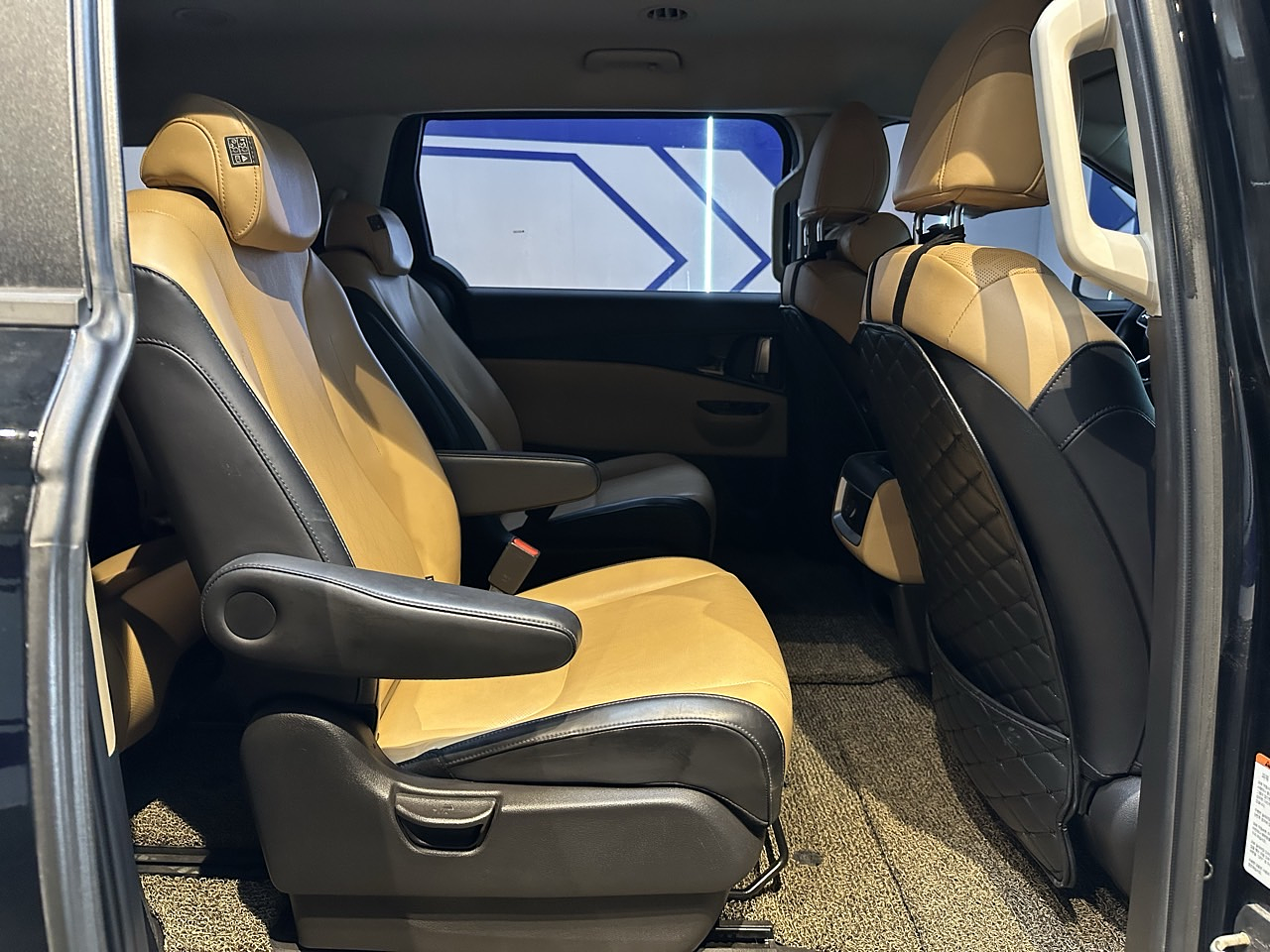 KIA GRAN CARNIVAL 2021 / 9PASAJEROS / CAMARA R / DIESEL 24