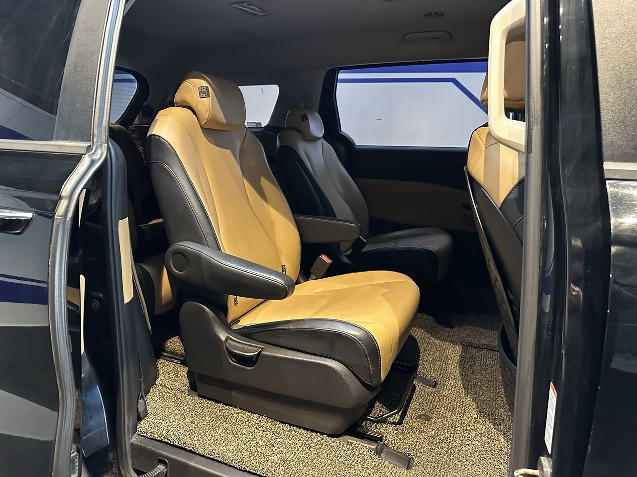 KIA GRAN CARNIVAL 2021 / 9PASAJEROS / CAMARA R / DIESEL 25