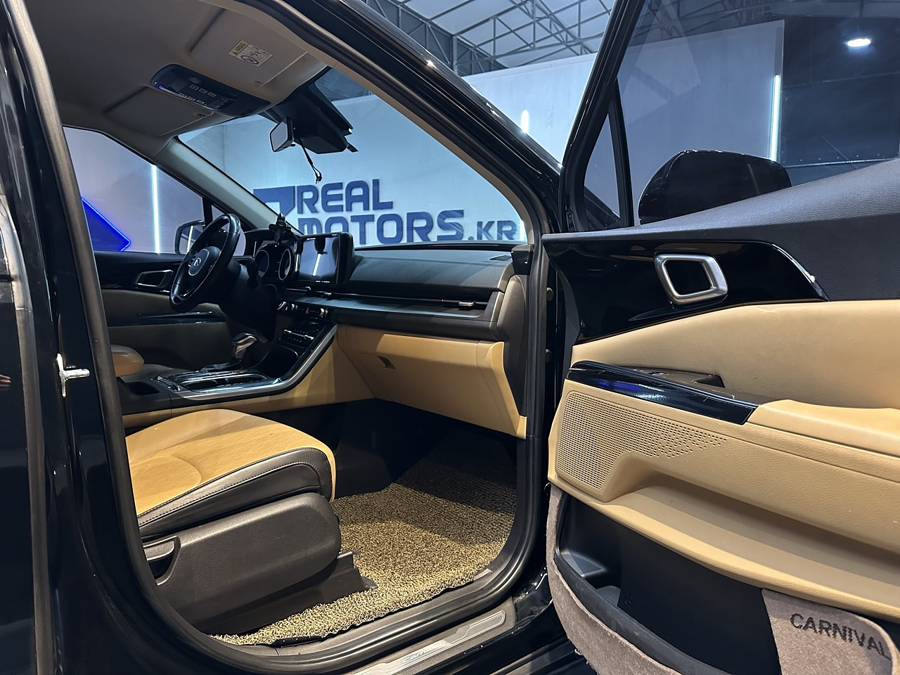 KIA GRAN CARNIVAL 2021 / 9PASAJEROS / CAMARA R / DIESEL 21