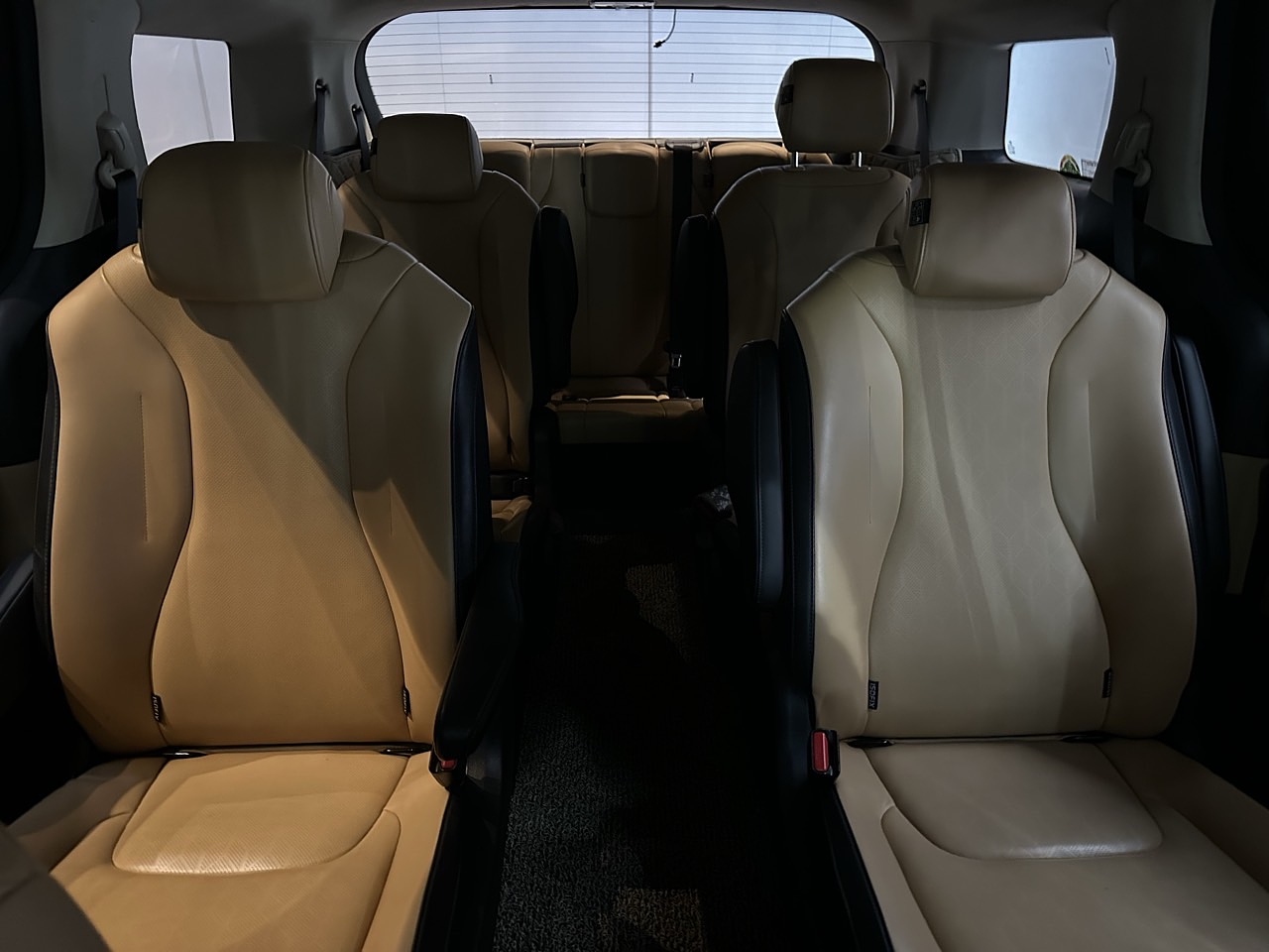 KIA GRAN CARNIVAL 2021 / 9PASAJEROS / CAMARA R / DIESEL 32