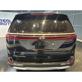 KIA Gran Carnival — foto 9 de 16