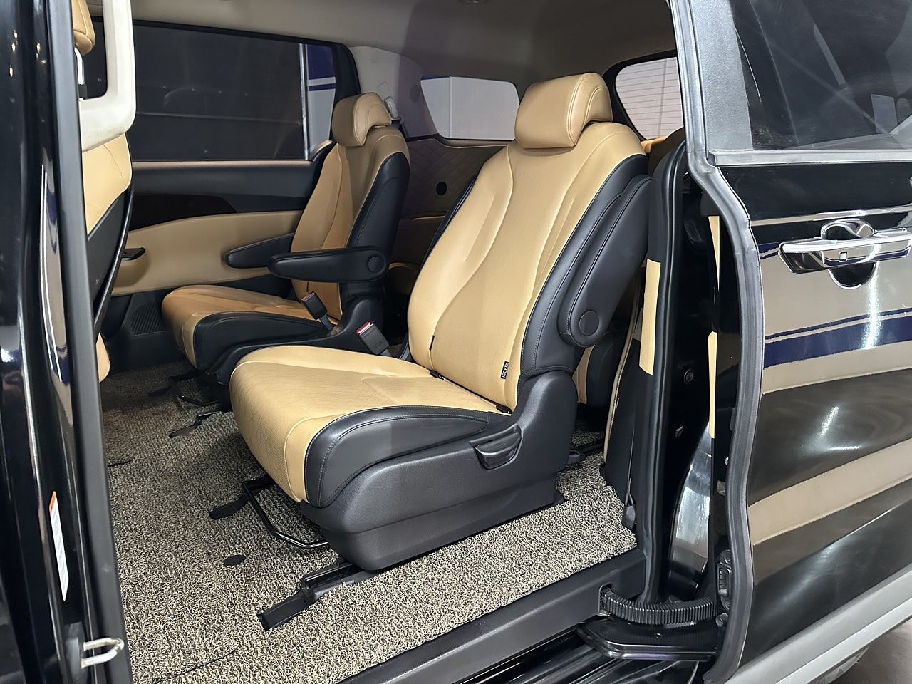 KIA GRAN CARNIVAL 2021 / 9PASAJEROS / CAMARA R / DIESEL 29