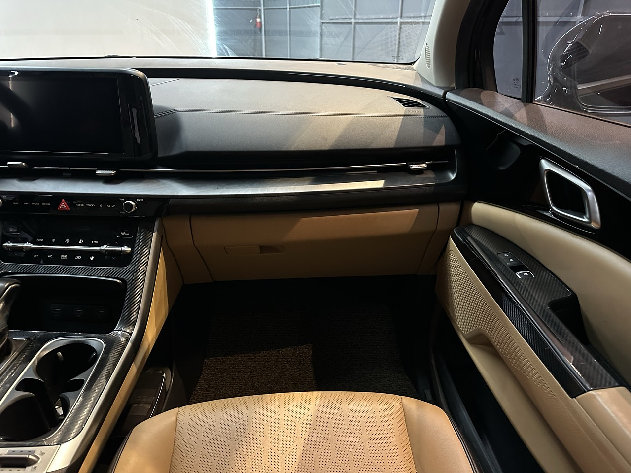 KIA GRAN CARNIVAL 2021 / 9PASAJEROS / CAMARA R / DIESEL 16