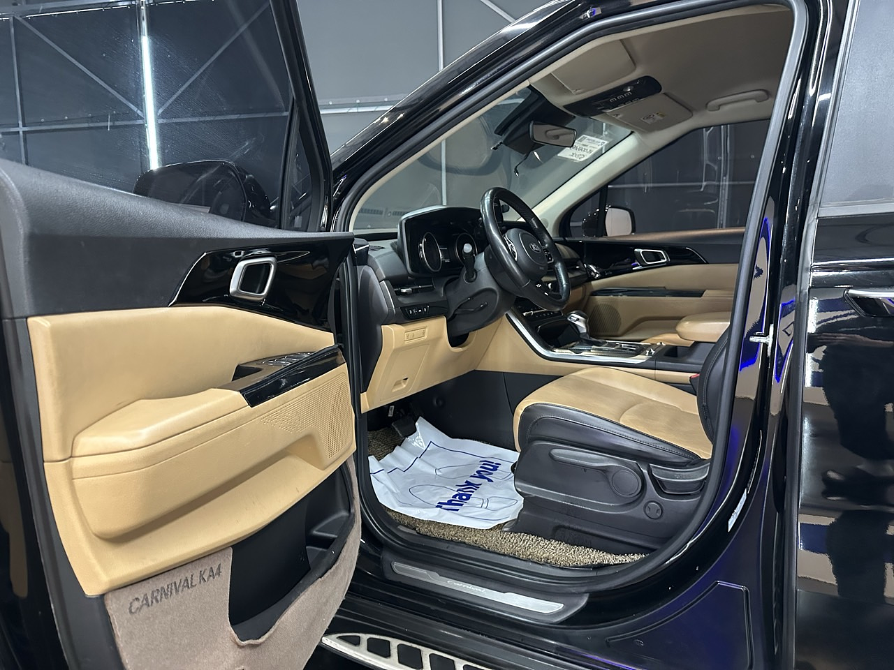 KIA GRAN CARNIVAL 2021 / 9PASAJEROS / CAMARA R / DIESEL 12