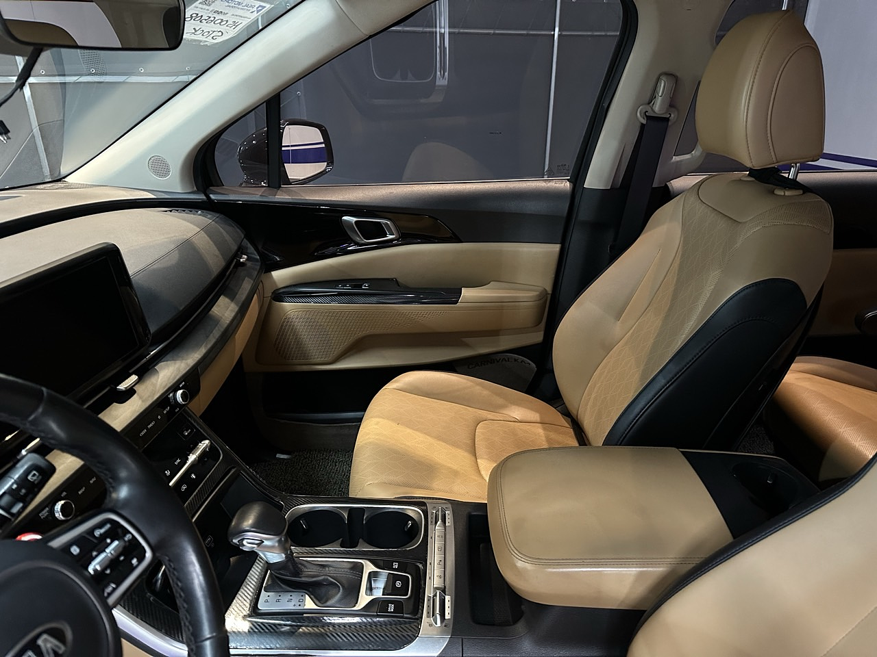 KIA GRAN CARNIVAL 2021 / 9PASAJEROS / CAMARA R / DIESEL 20