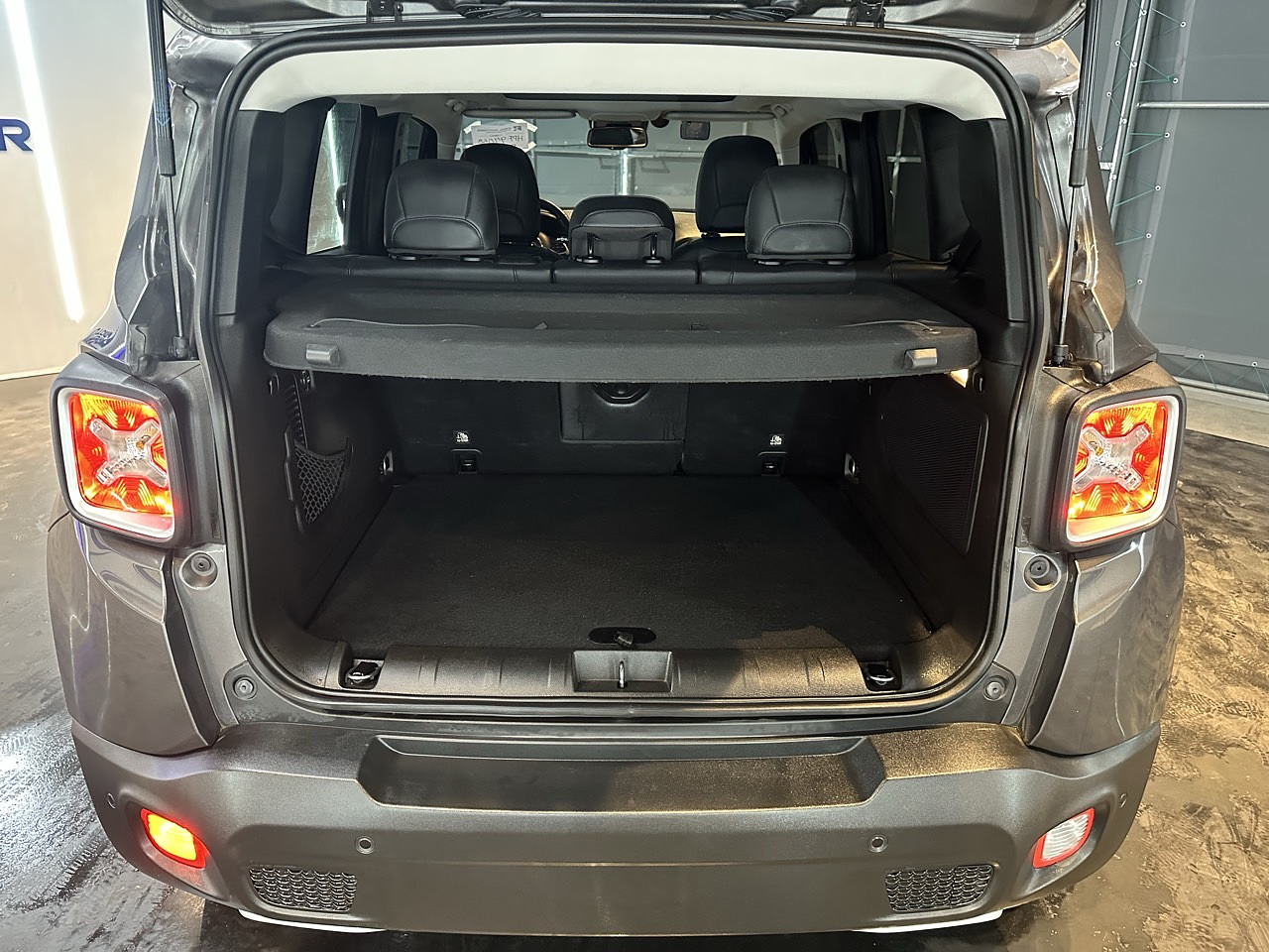 JEEP RENEGADE 2017 DIESEL 4WD / SUNROOF / CAMERA  31