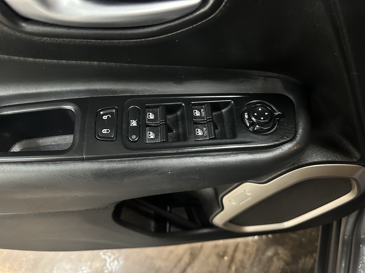 JEEP RENEGADE 2017 DIESEL 4WD / SUNROOF / CAMERA  34