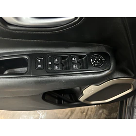 Jeep Renegade — foto 11 de 18