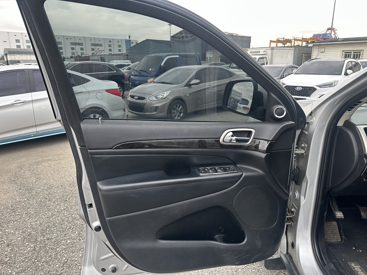 JEEP CHEROKEE 2012 / DIESEL3.0/ SUNROOF/ R.CAM / 4WD 11