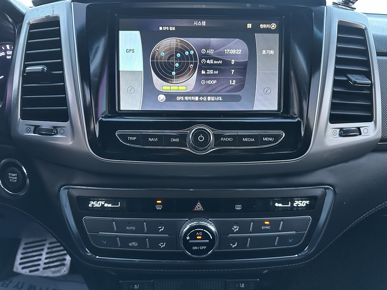 SSANG YONG REXTON 2018 / 4WD / DIESEL 2.2 / SMART KEY 19