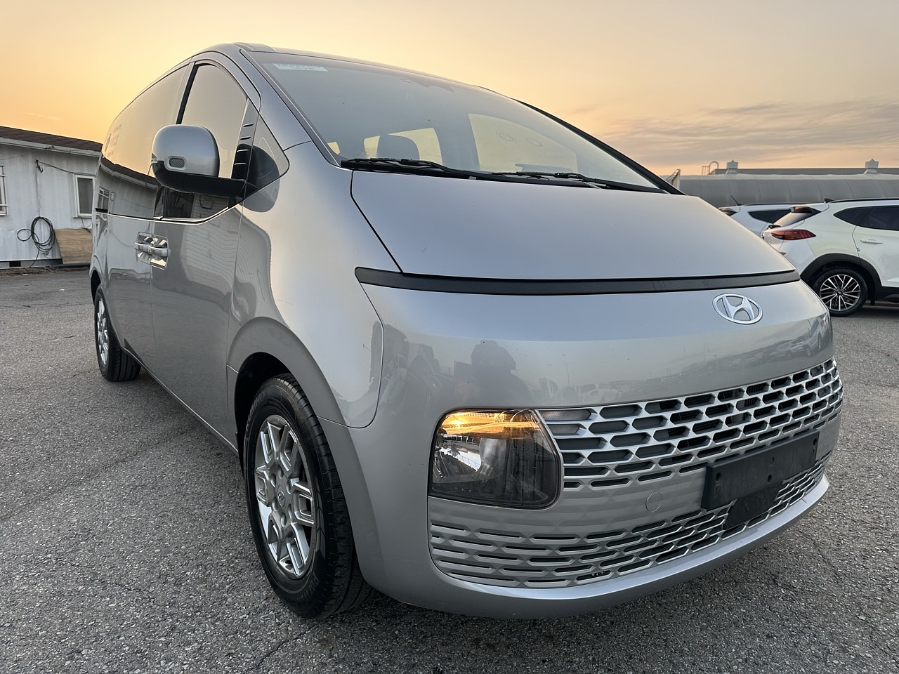 HYUNDAI STARIA 2022 / 2WD / DIESEL 2.5 / 9SEATS  1