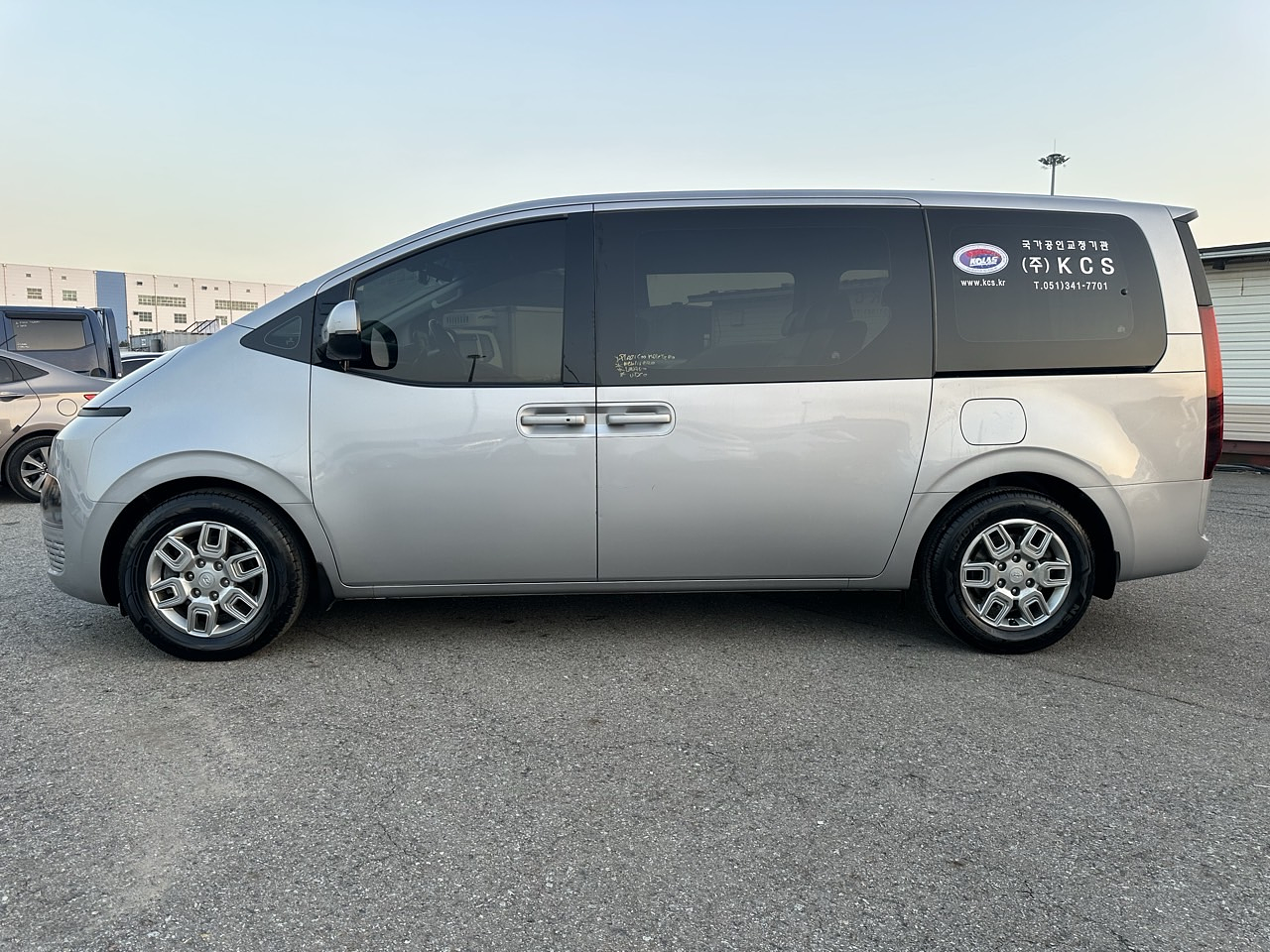 HYUNDAI STARIA 2022 / 2WD / DIESEL 2.5 / 9SEATS  8