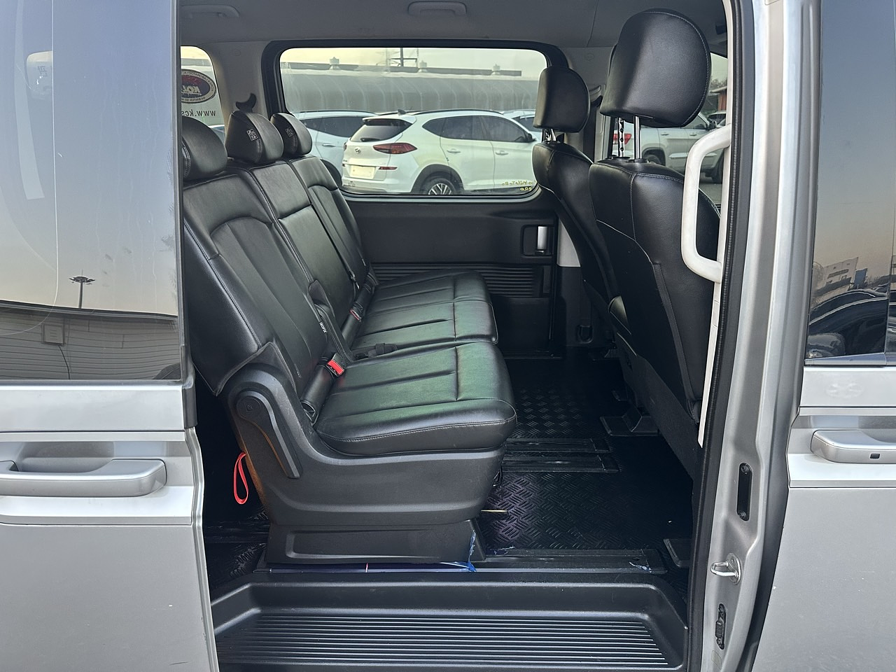 HYUNDAI STARIA 2022 / 2WD / DIESEL 2.5 / 9SEATS  21