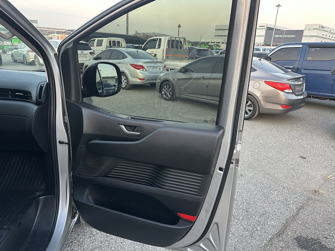 HYUNDAI STARIA 2022 / 2WD / DIESEL 2.5 / 9SEATS  12