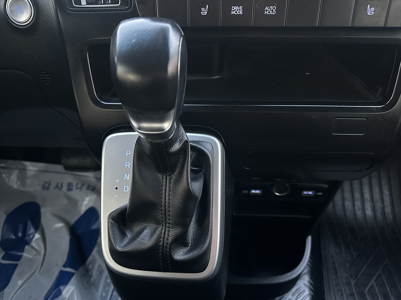 HYUNDAI STARIA 2022 / 2WD / DIESEL 2.5 / 9SEATS  19