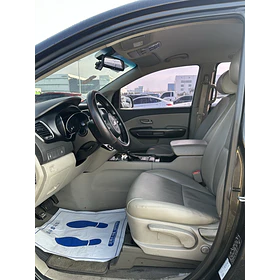 KIA Carnival — foto 12 de 18
