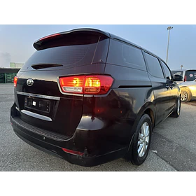 KIA Carnival — foto 8 de 18