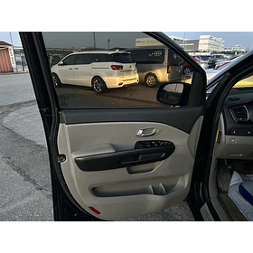 KIA Carnival — foto 10 de 18