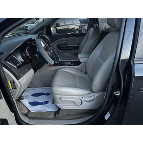 KIA Carnival — foto 12 de 18