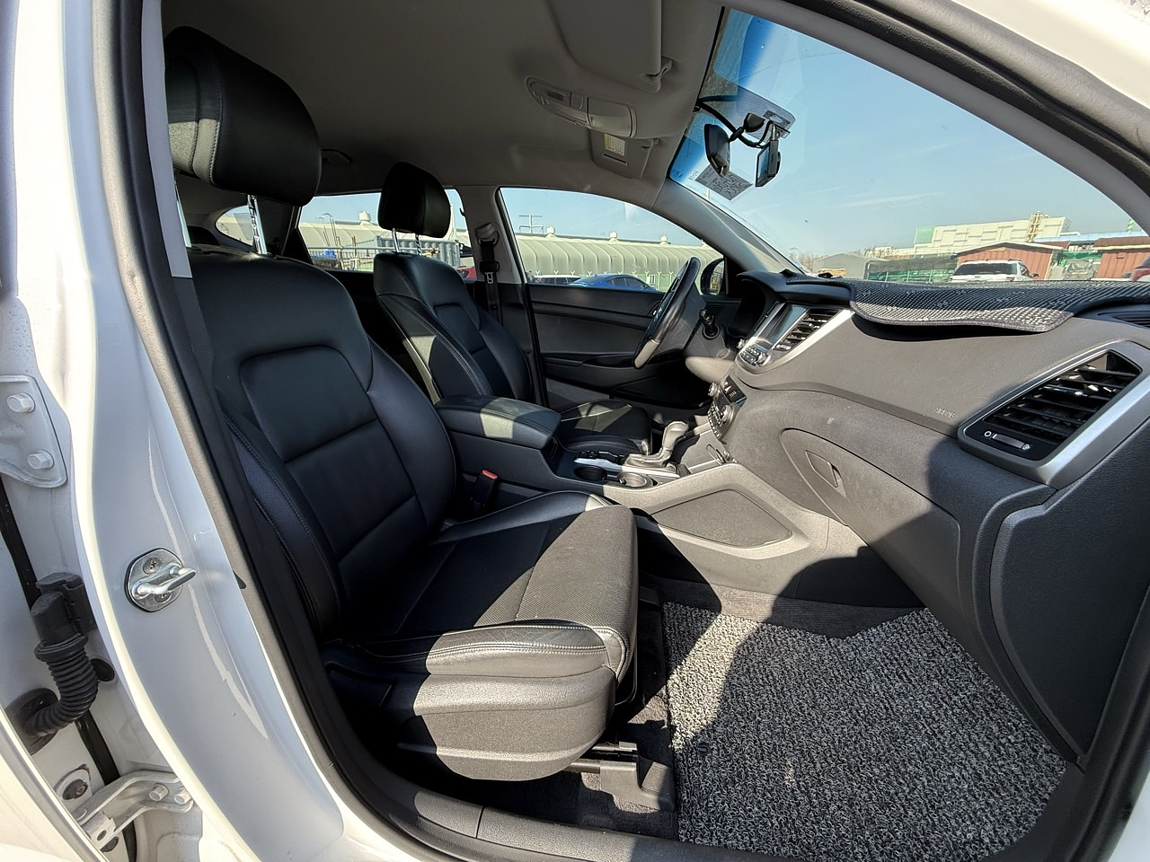 HYUNDAI ALL NEW TUCSON 2017 / CÁMARA R / 2WD/ DIESEL 1.7 CC 23