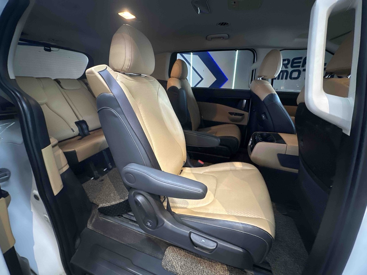 KIA CARNIVAL 2023 / 9PASAJEROS / CÁMARA 360 / DIESEL 2.2 / 2WD 21