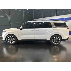 KIA Carnival — foto 8 de 16