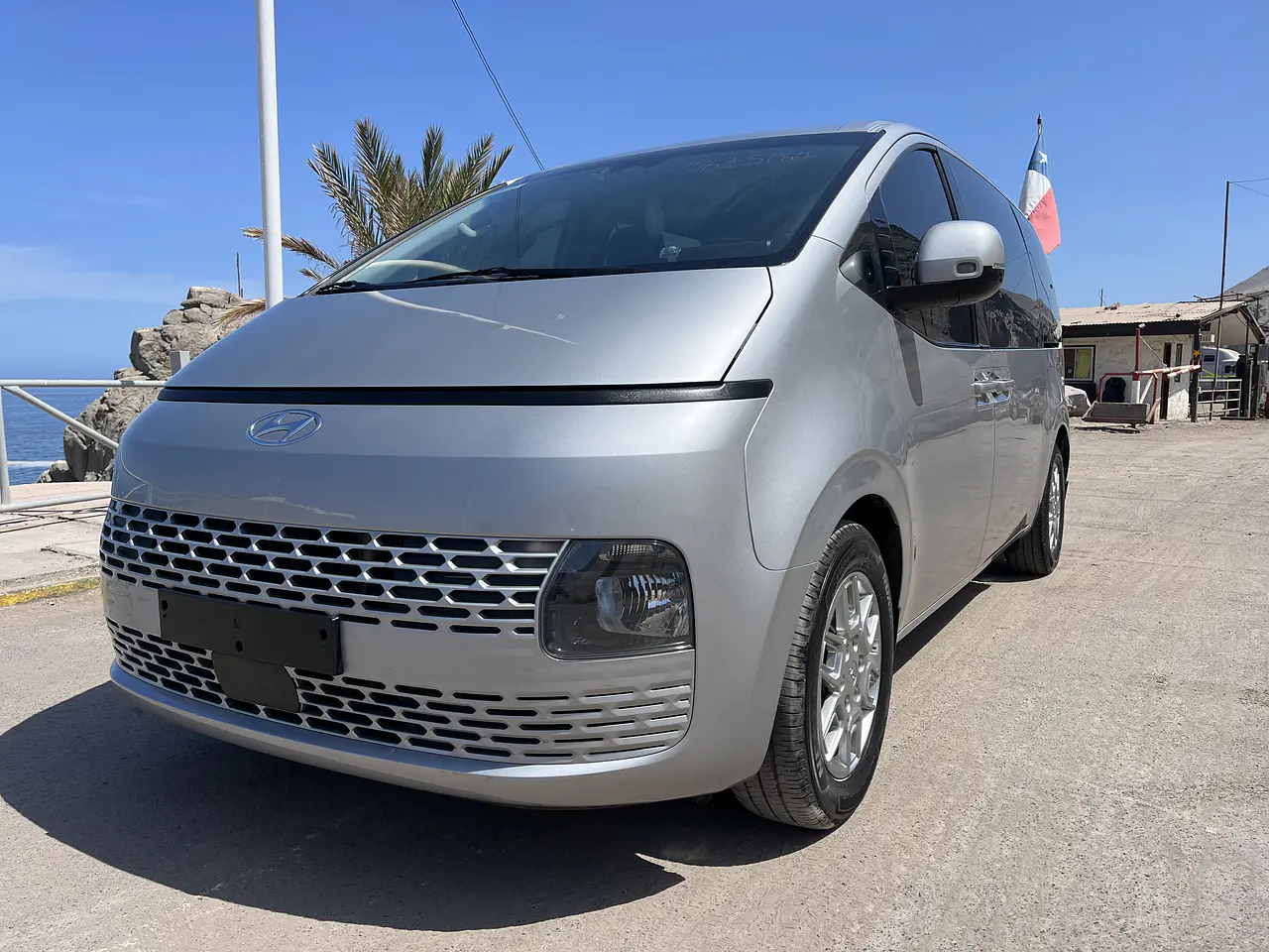 HYUNDAI STARIA 2022 / 2WD / DIESEL 2.5 / 9SEATS  3
