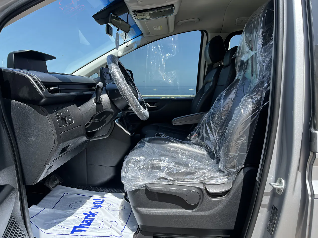 HYUNDAI STARIA 2022 / 2WD / DIESEL 2.5 / 9SEATS  12