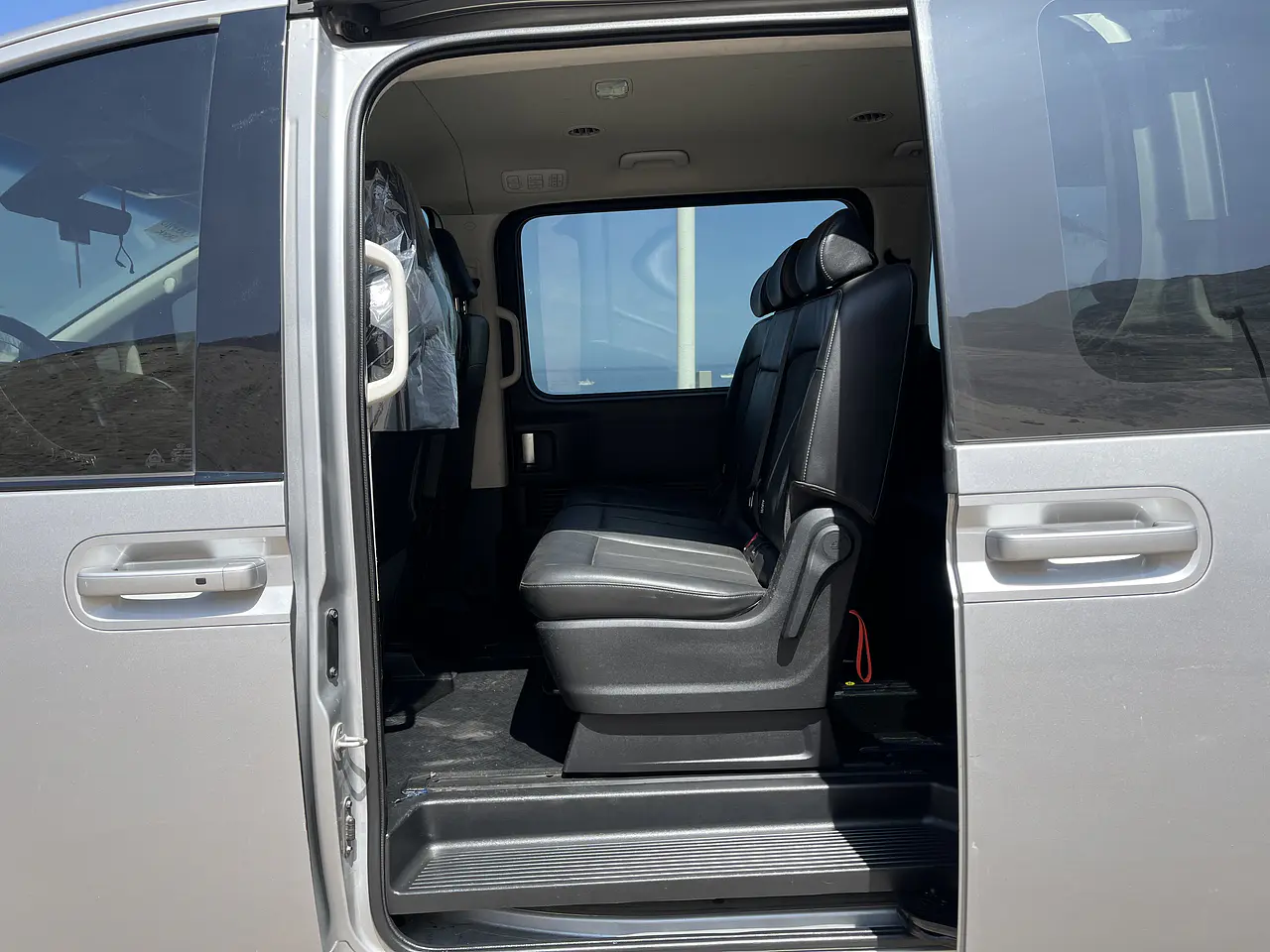 HYUNDAI STARIA 2022 / 2WD / DIESEL 2.5 / 9SEATS  20