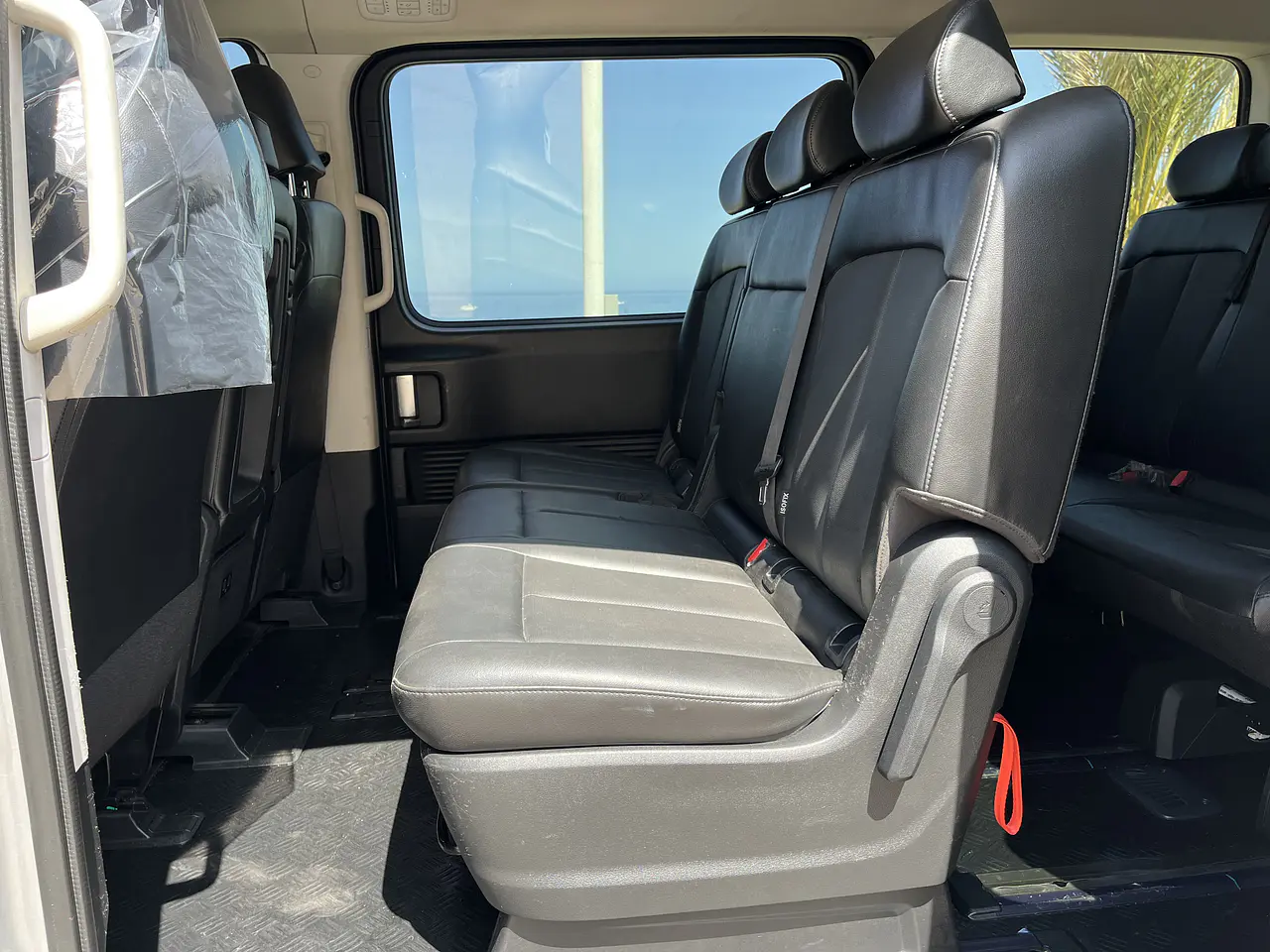 HYUNDAI STARIA 2022 / 2WD / DIESEL 2.5 / 9SEATS  21