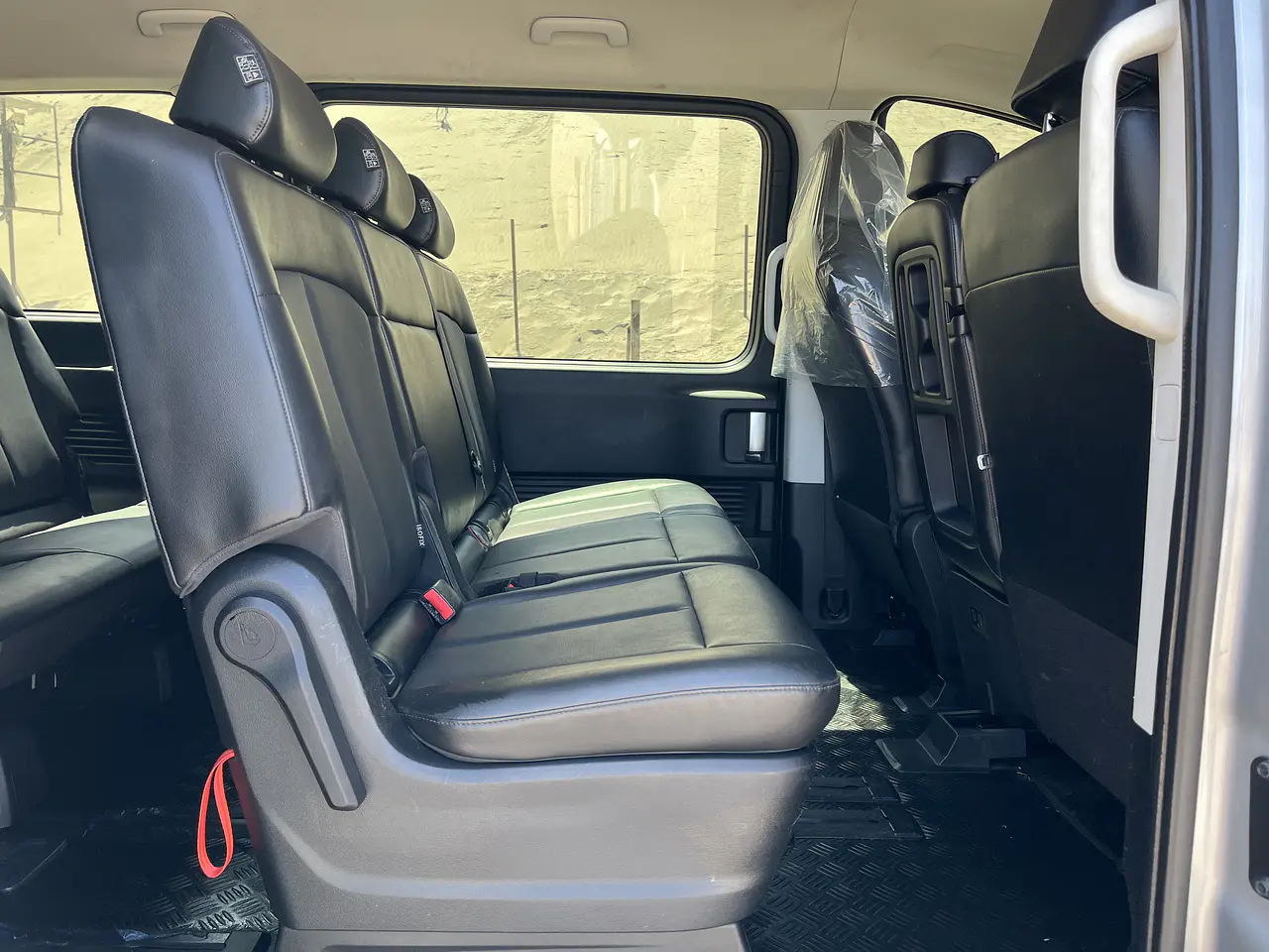 HYUNDAI STARIA 2022 / 2WD / DIESEL 2.5 / 9SEATS  23