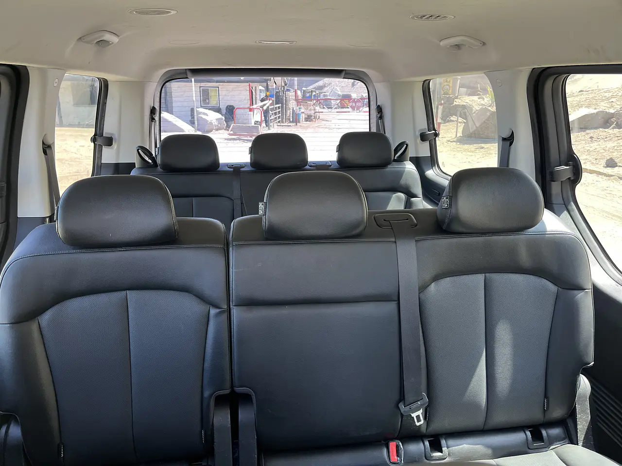 HYUNDAI STARIA 2022 / 2WD / DIESEL 2.5 / 9SEATS  24