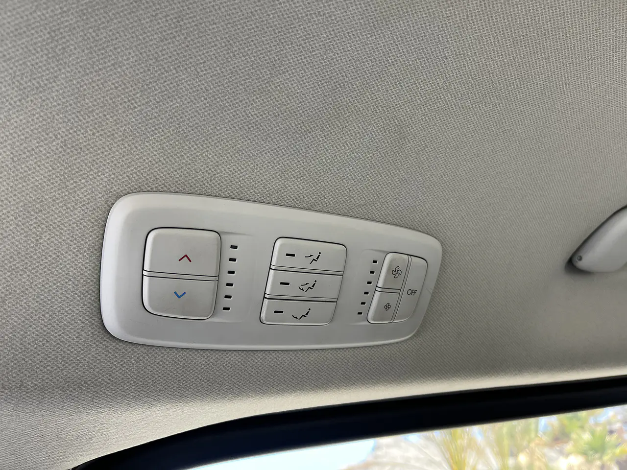 HYUNDAI STARIA 2022 / 2WD / DIESEL 2.5 / 9SEATS  19