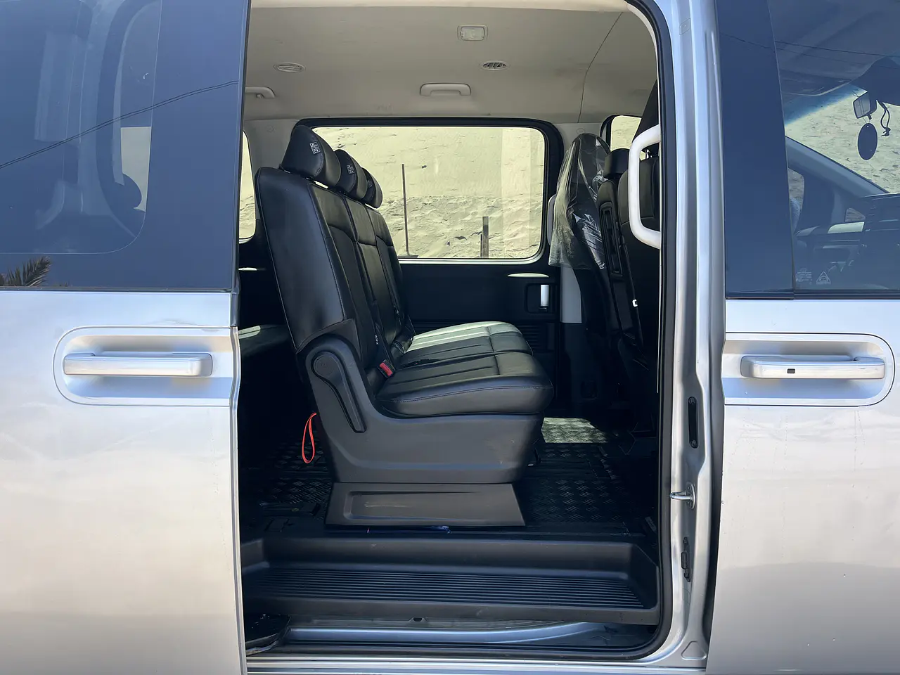 HYUNDAI STARIA 2022 / 2WD / DIESEL 2.5 / 9SEATS  22